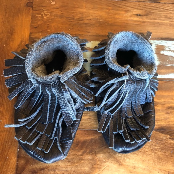 Starry Knight Designs ultra fringe moccasins 7” - Picture 4 of 7